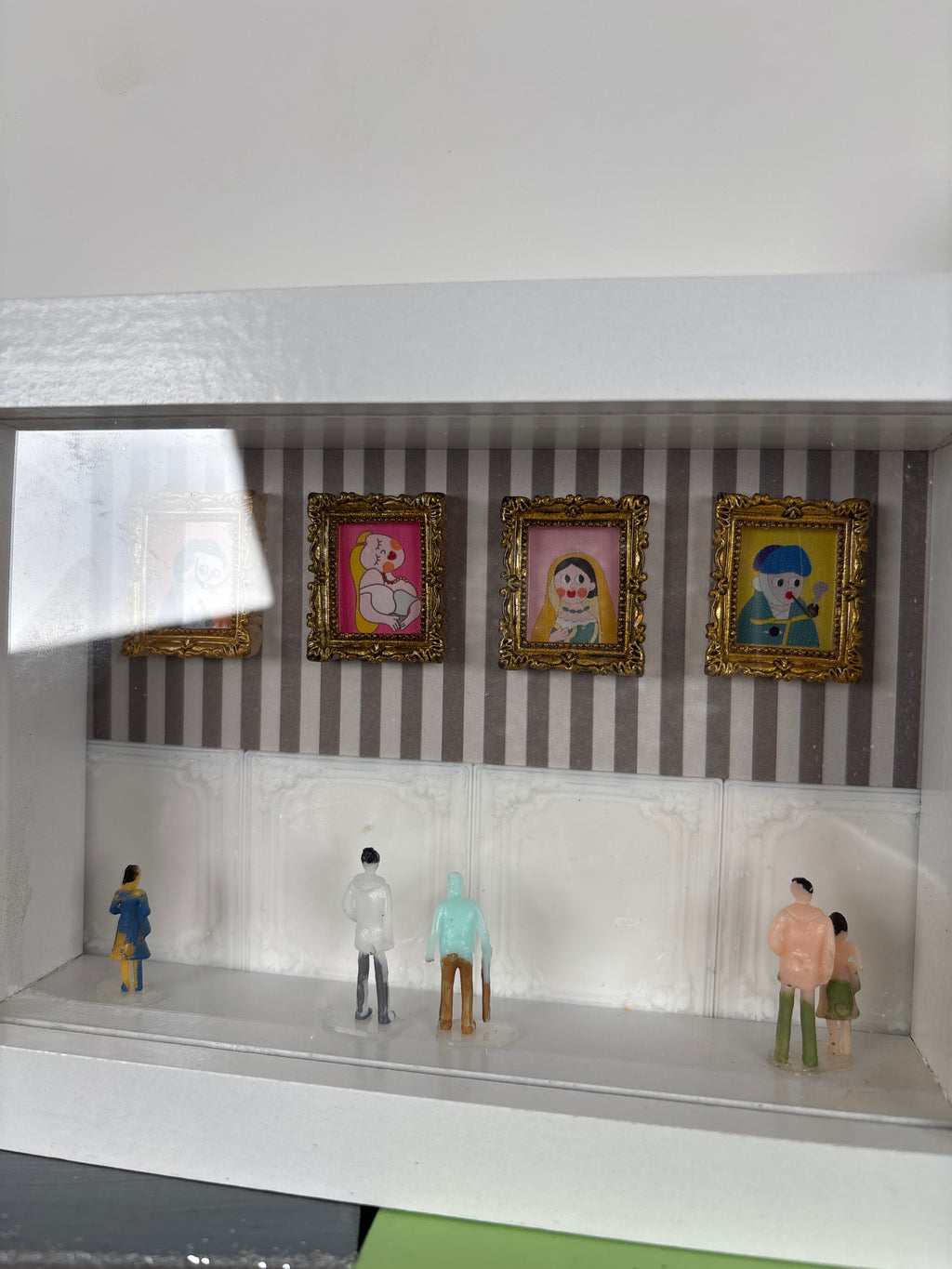 10 Pack 1:75 Scale Miniature Human Figures – Paint Your Own or Use As Is