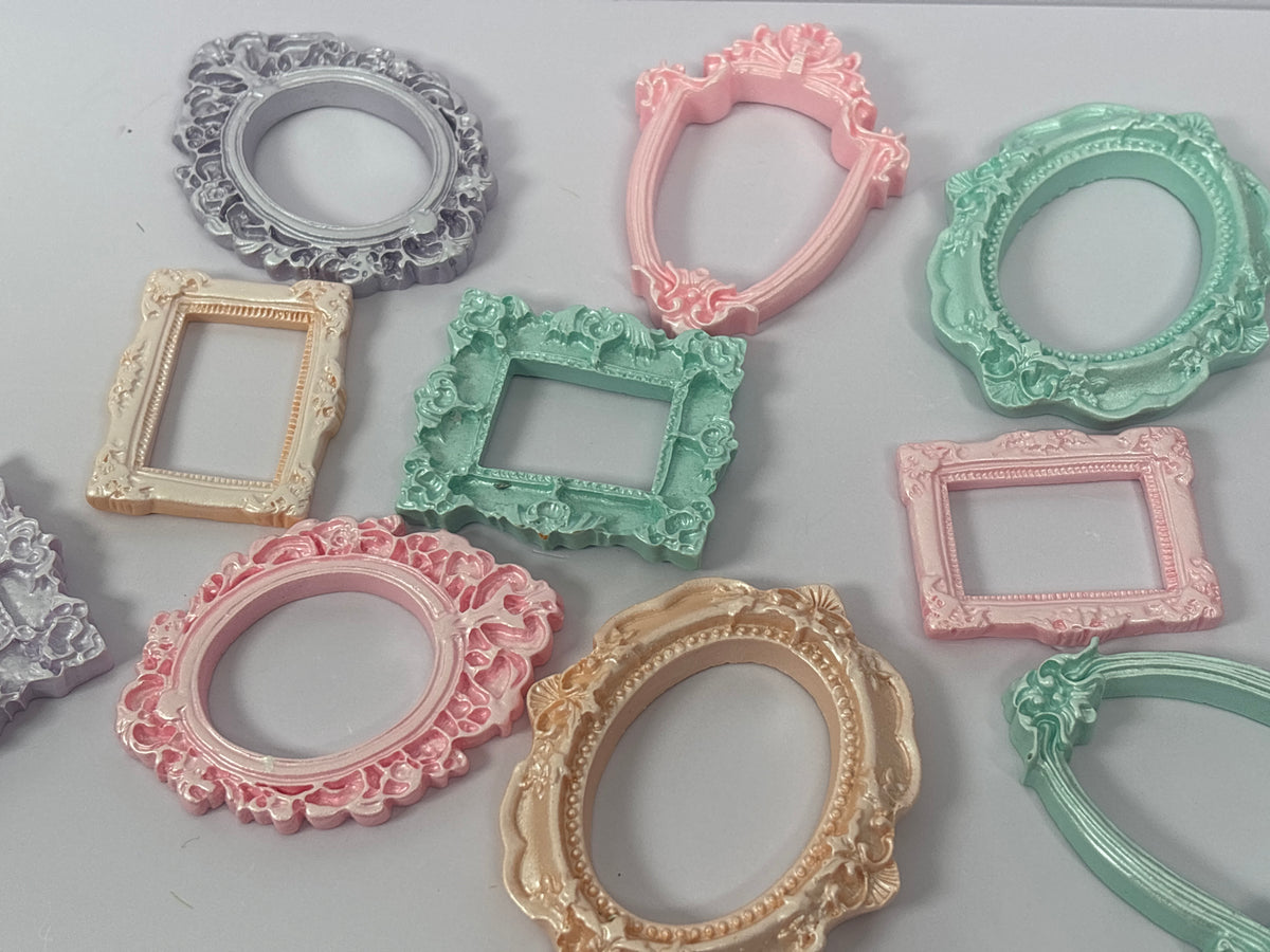 Miniature Vintage Photo Frame – Random Colour & Style
