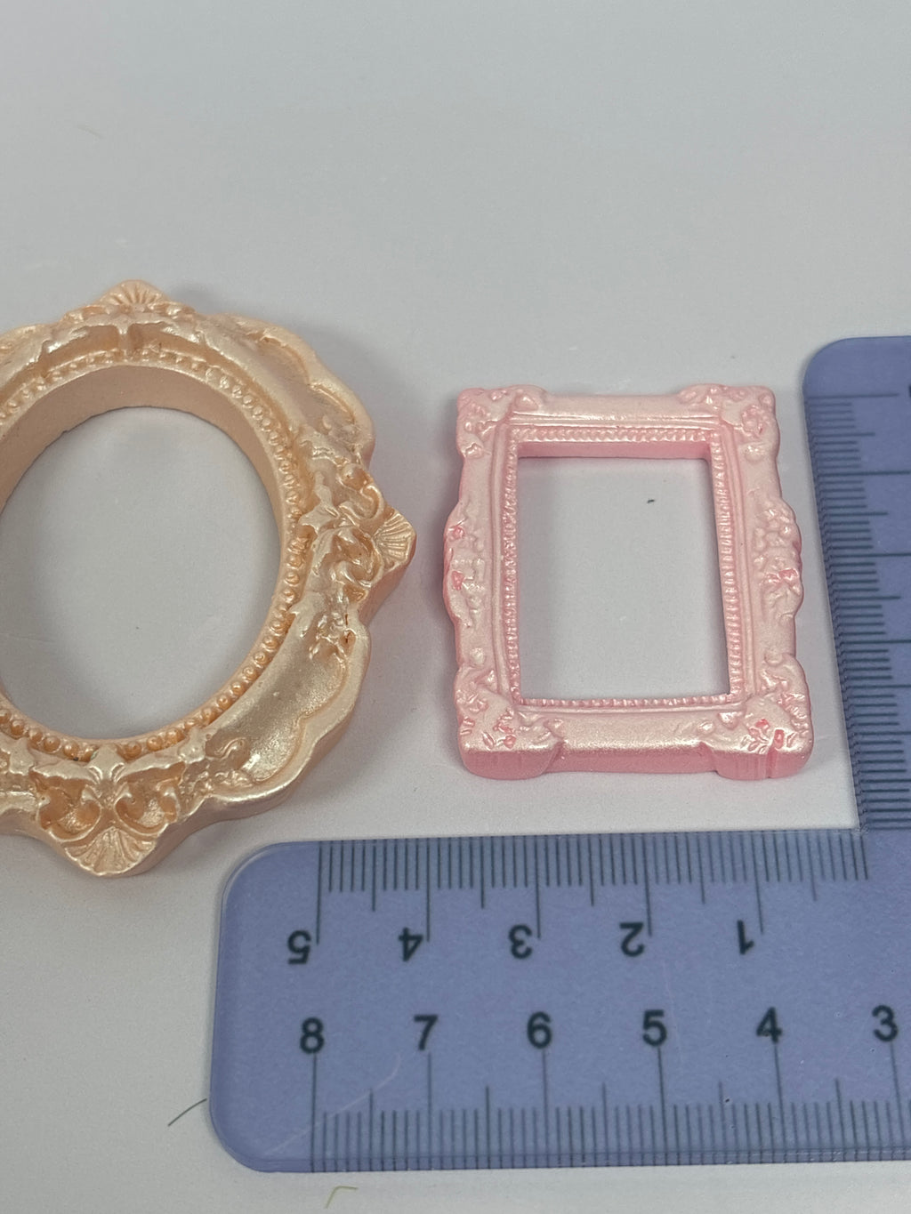 Miniature Vintage Photo Frame – Random Colour & Style
