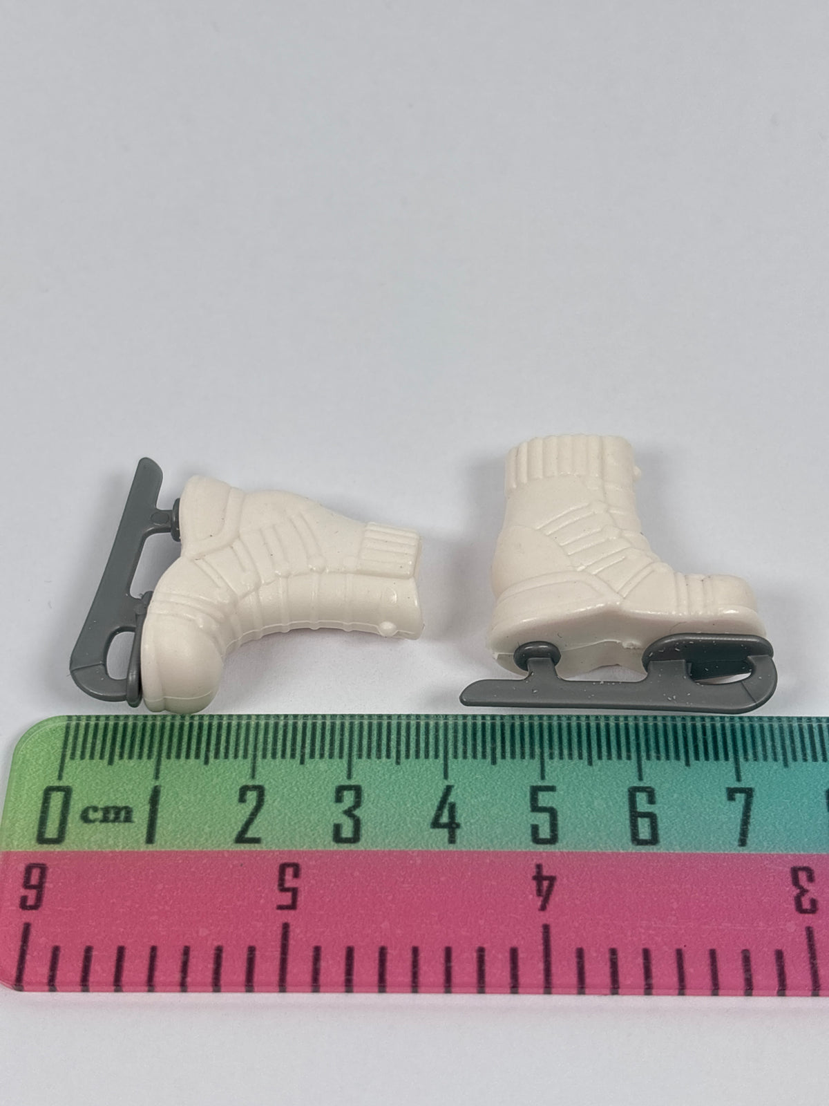Miniature ice skate