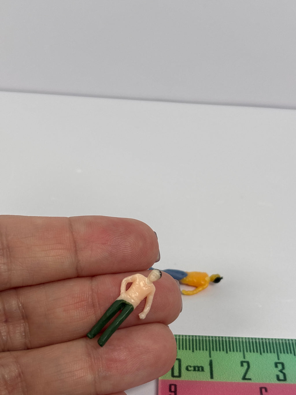 10 Pack 1:75 Scale Miniature Human Figures – Paint Your Own or Use As Is