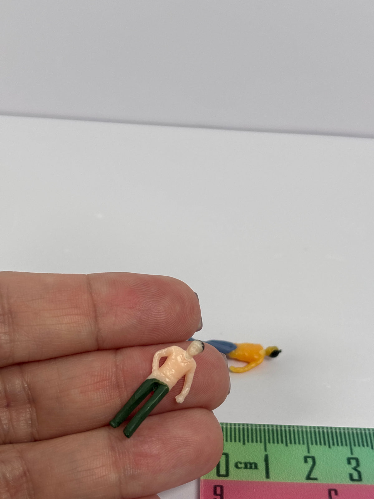 10 Pack 1:75 Scale Miniature Human Figures – Paint Your Own or Use As Is