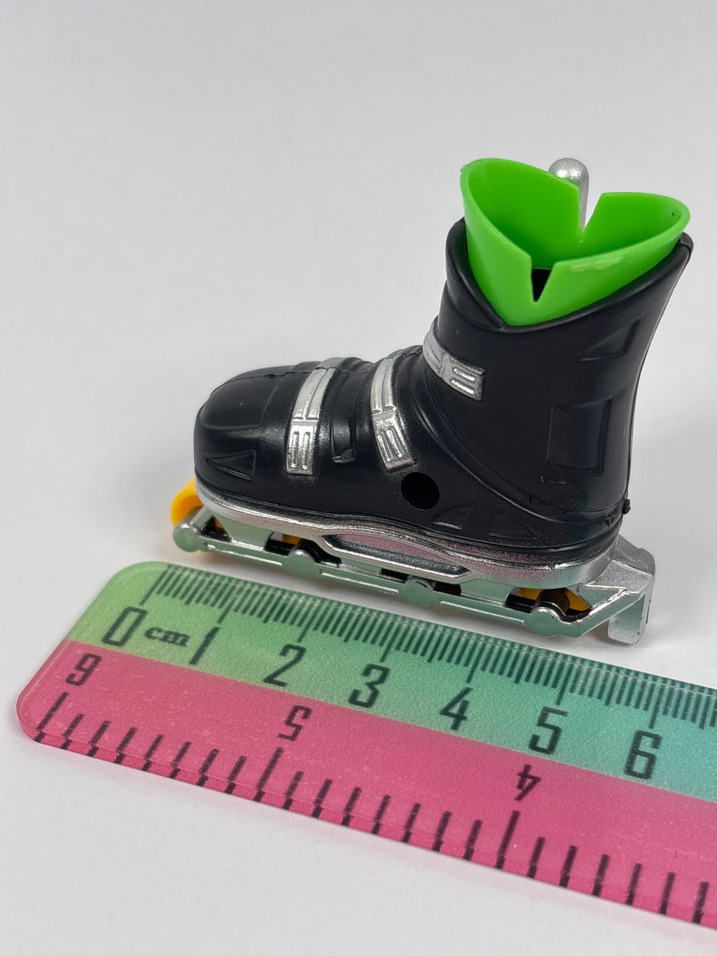 Miniature Finger Skate – Random Style