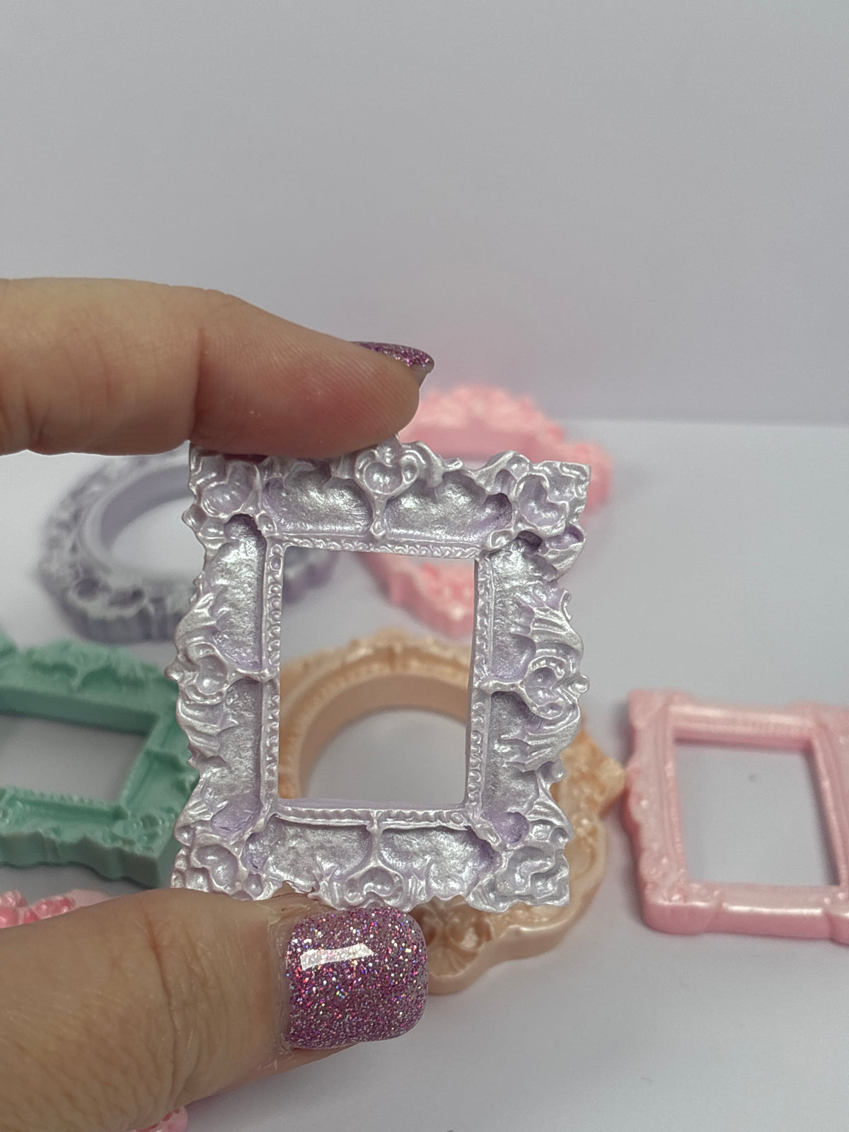 Miniature Vintage Photo Frame – Random Colour & Style