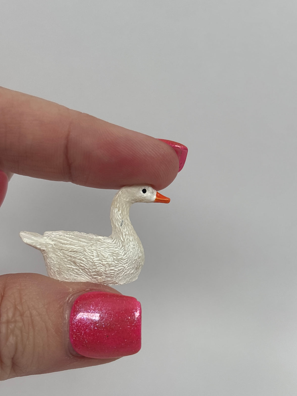 Miniature Sitting Swan – White Swan