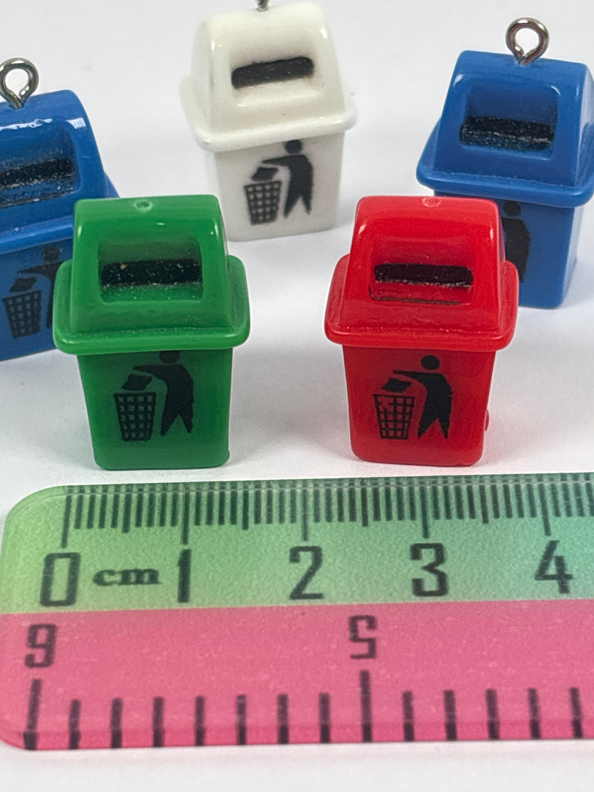 Miniature Trash Can – Random Colour