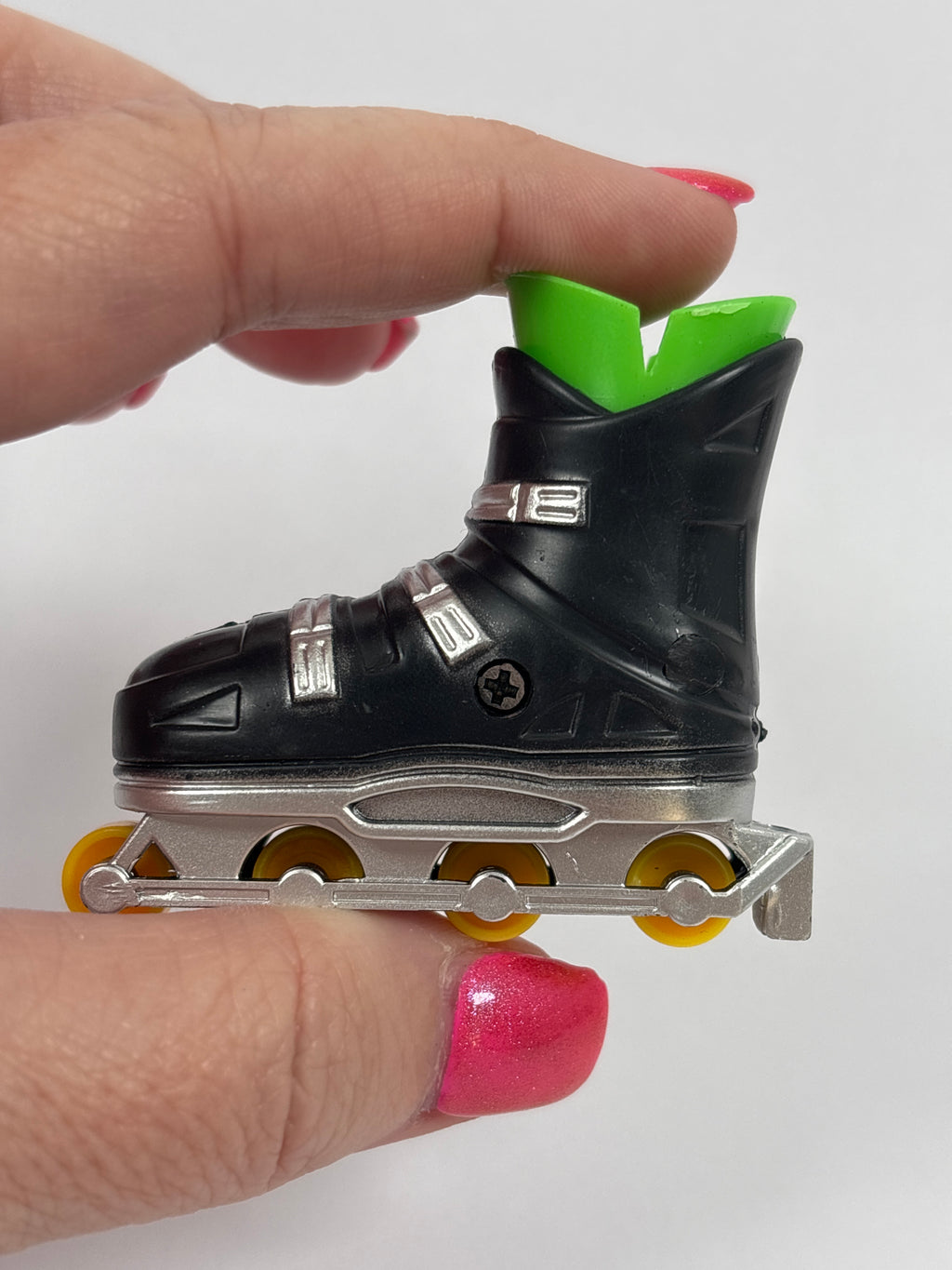 Miniature Finger Skate – Random Style