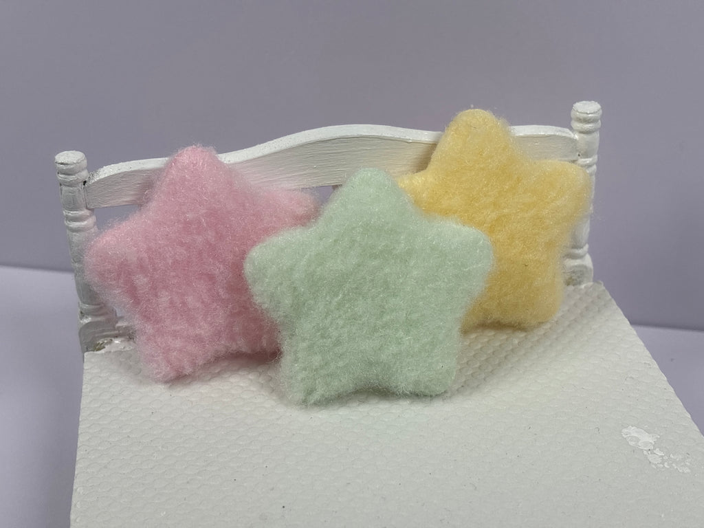 Miniature Fluffy Star Pillow – Soft Dollhouse Cushion