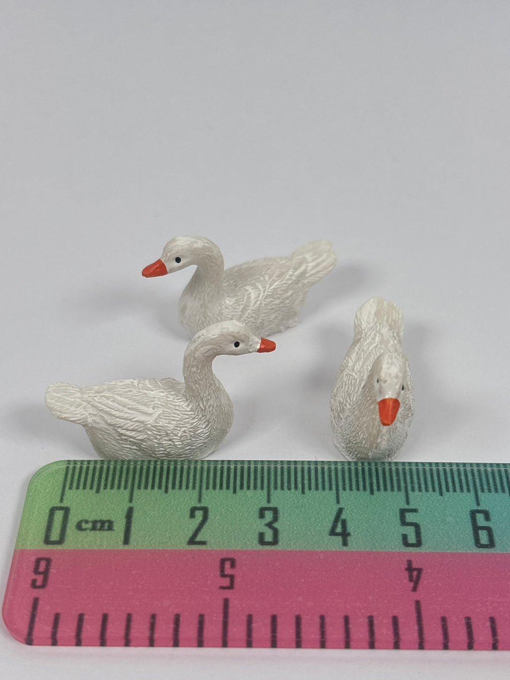 Miniature Sitting Swan – White Swan
